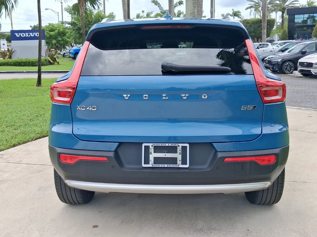 Used 2024 Volvo XC40 B5 Core AWD/4WD image 5