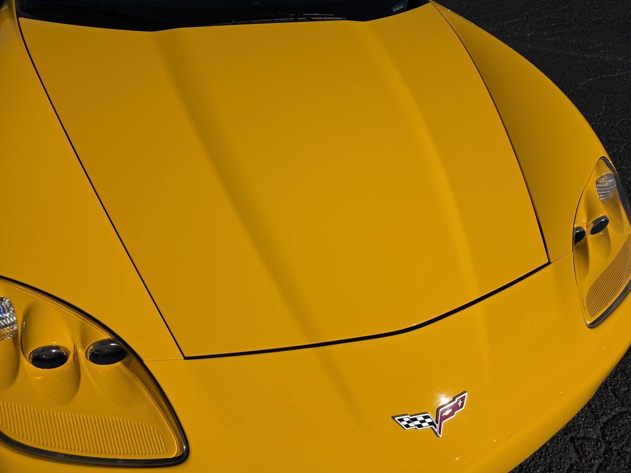 Used 2005 Chevrolet Corvette COUPE w/ Performance Handling Package image 33