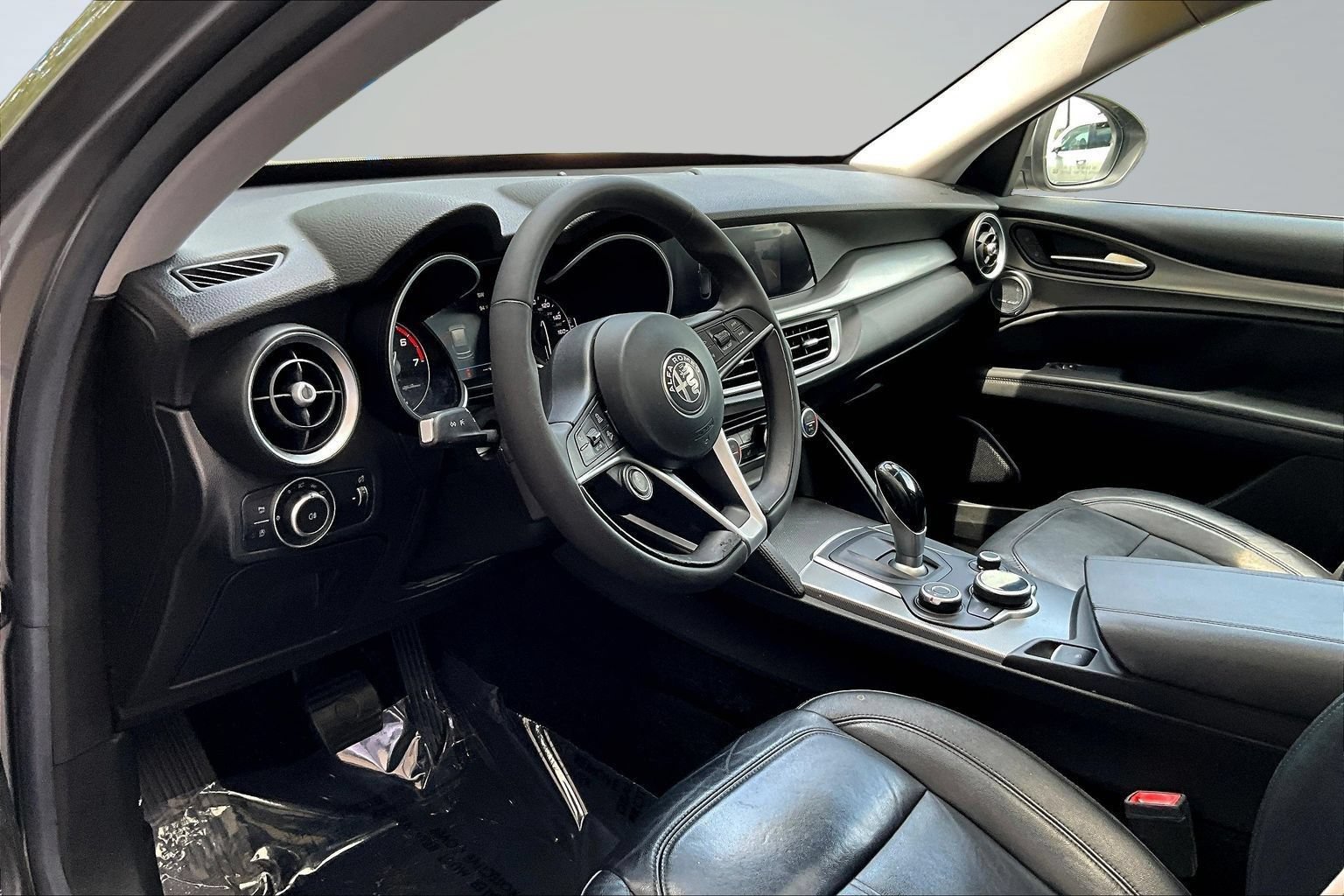 Used 2018 Alfa Romeo Stelvio Ti AWD/4WD image 17