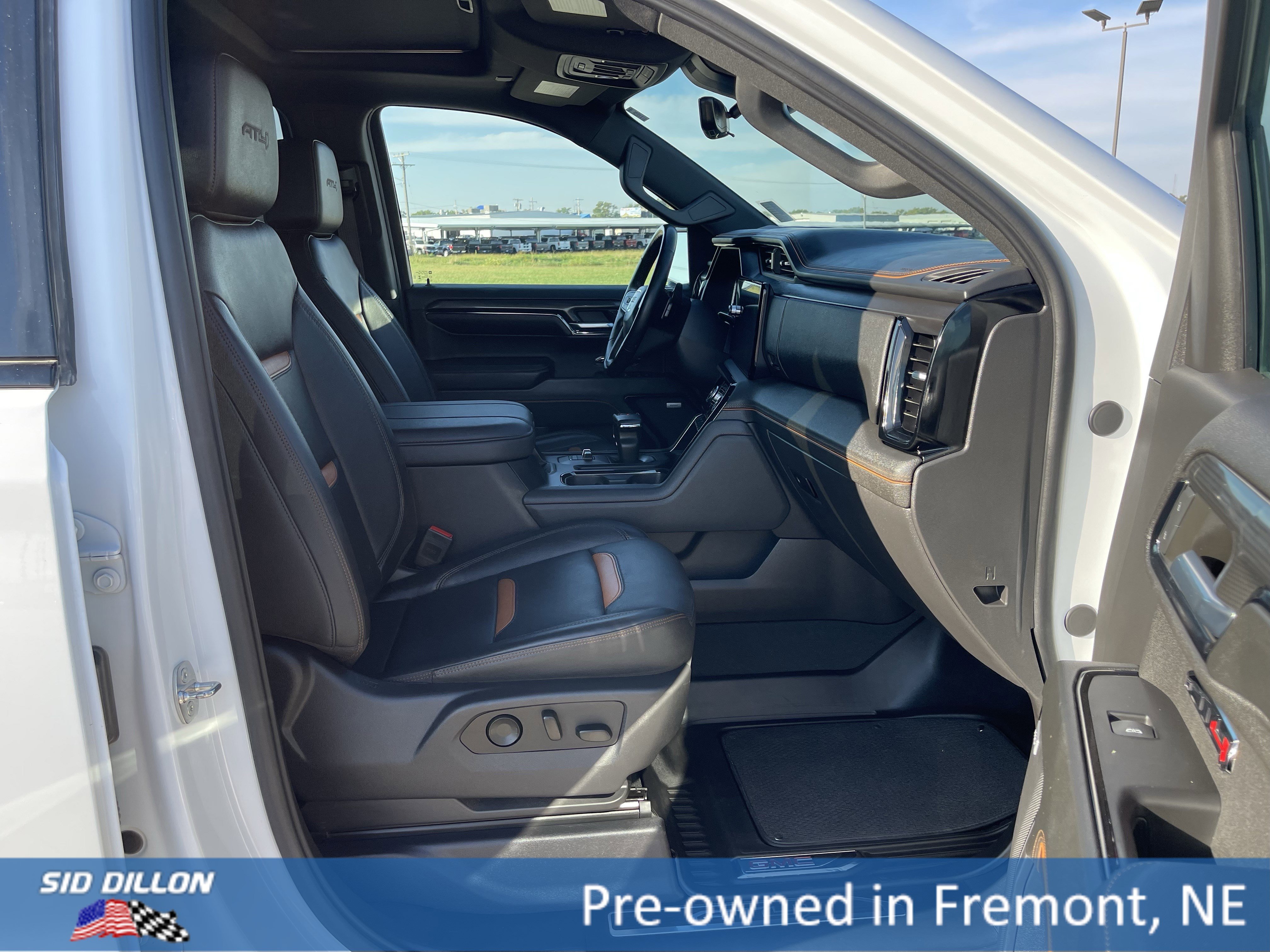 Used 2024 GMC Sierra 1500 AT4 w/ Technology Package image 9