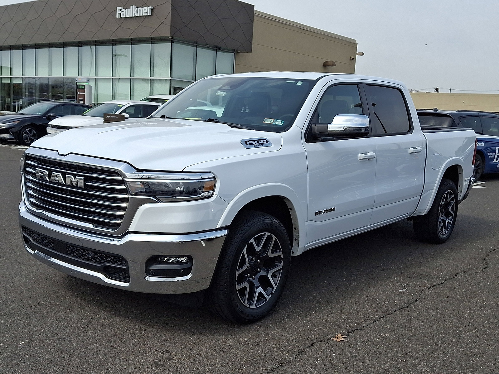 Used 2025 RAM 1500 Laramie AWD/4WD image 3