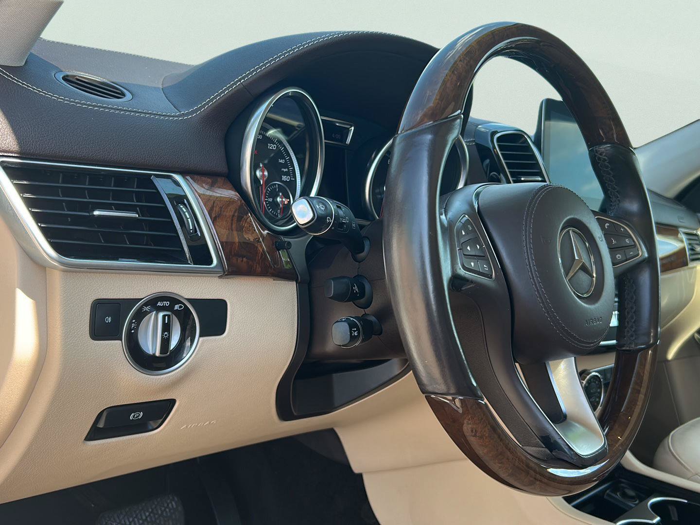Used 2017 Mercedes-Benz GLS 550 4MATIC image 12