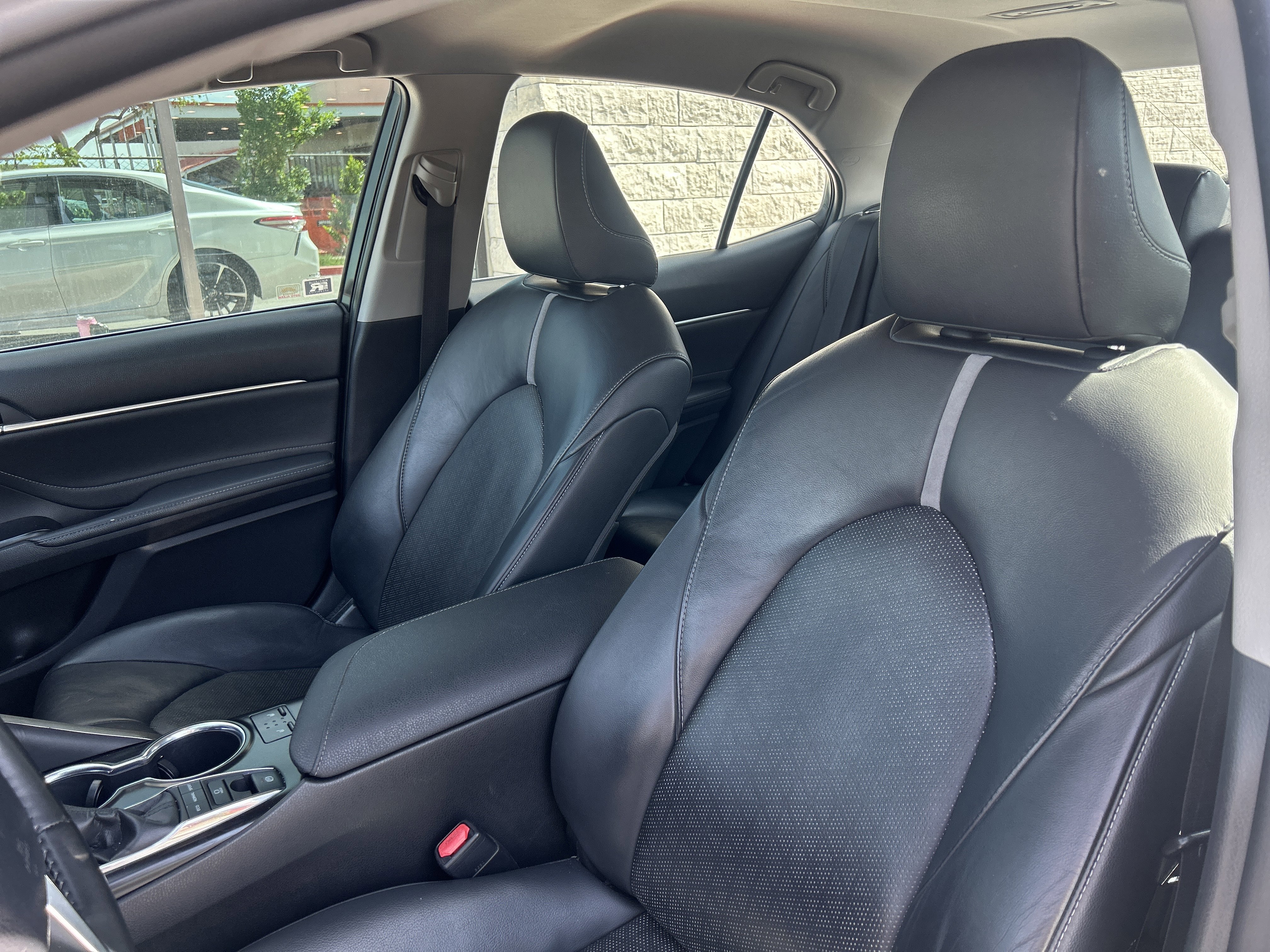 Used 2018 Toyota Camry XSE image 25