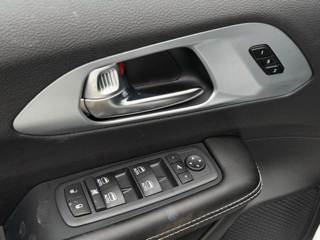 New 2026 Chrysler Pacifica Limited w/ Uconnect Theater Family Group image 13