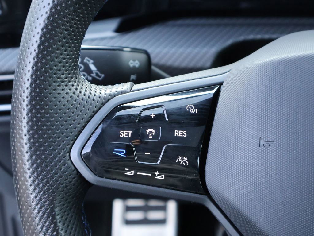 Certified 2024 Volkswagen Golf R image 35