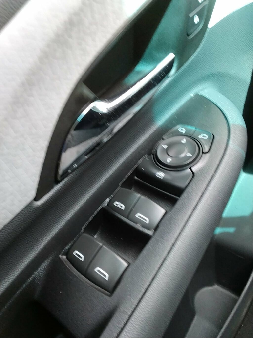 Used 2019 Chevrolet Bolt Premier w/ Infotainment Package image 22