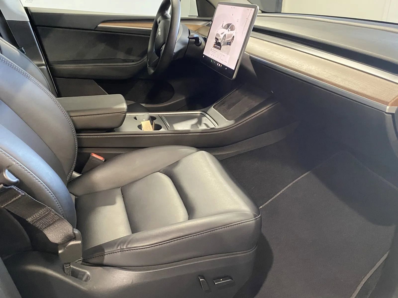 Used 2023 Tesla Model Y 2WD image 6