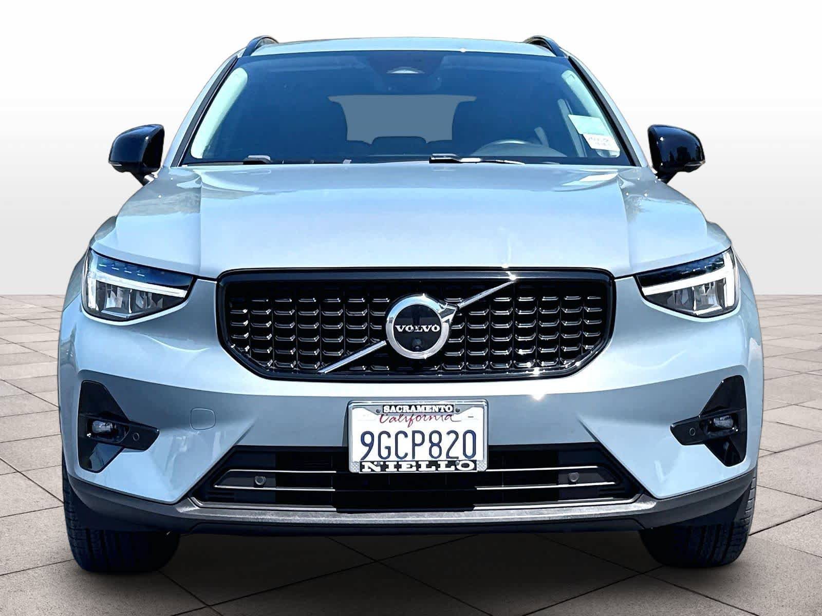 Used 2023 Volvo XC40 B5 Plus w/ Driver Assist Package AWD/4WD image 3