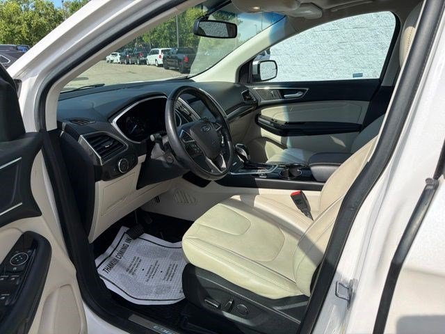 Used 2018 Ford Edge Titanium w/ Equipment Group 301A AWD/4WD image 12