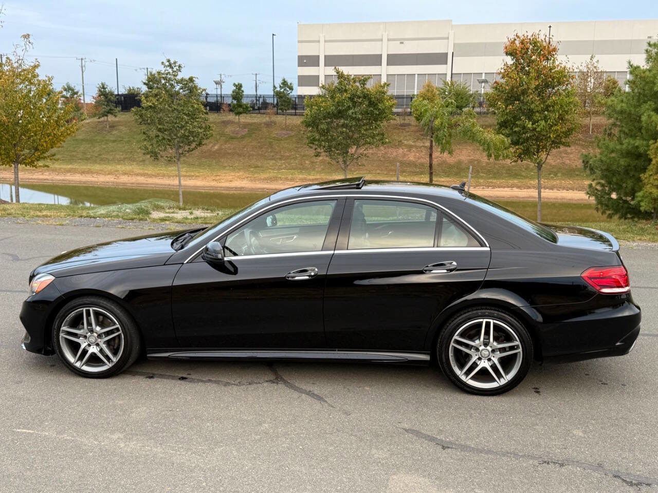 Used 2014 Mercedes-Benz E 350 4MATIC Sedan image 6