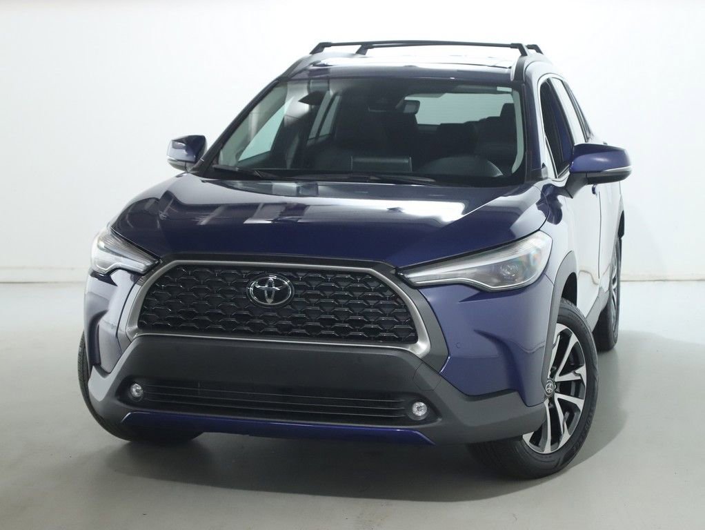 Used 2022 Toyota Corolla Cross XLE w/ Convenience Package AWD/4WD image 3