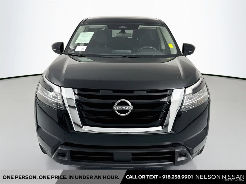 Used 2022 Nissan Pathfinder S FWD image 2
