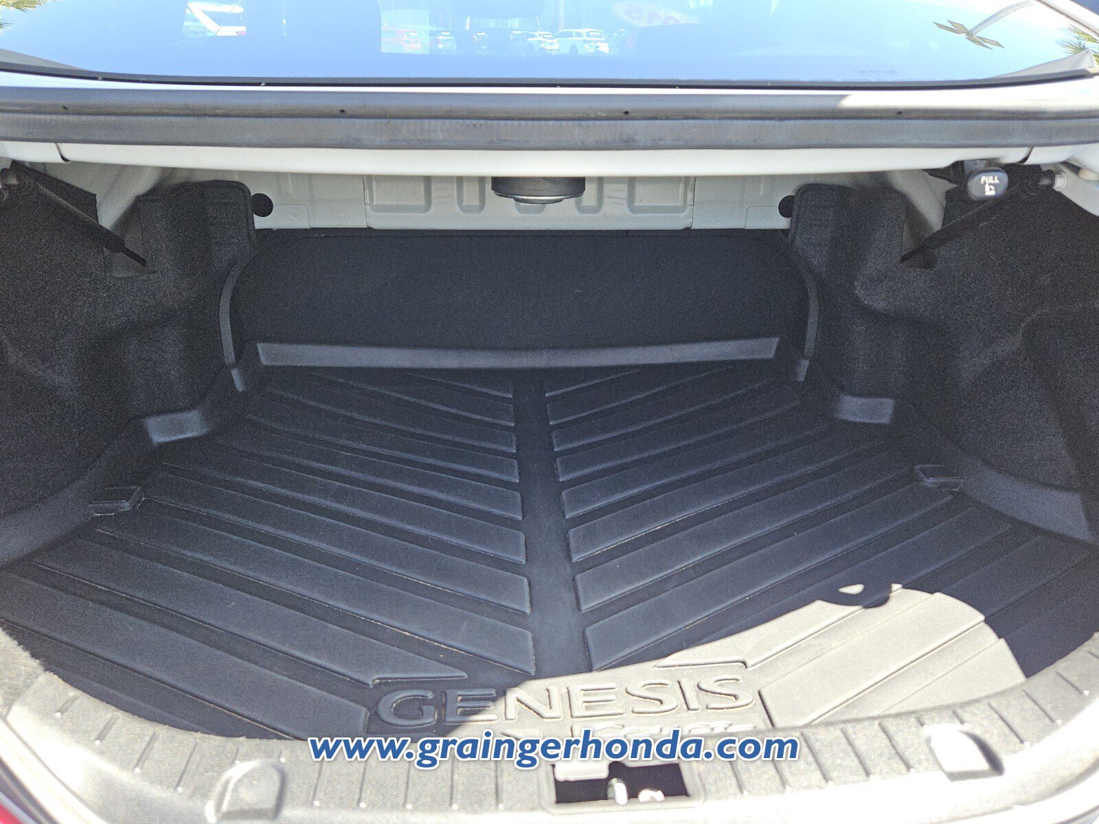 Used 2015 Hyundai Genesis 3.8 RWD image 12