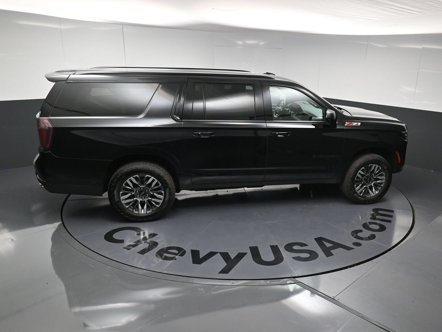 Used 2025 Chevrolet Suburban Z71 AWD/4WD image 33