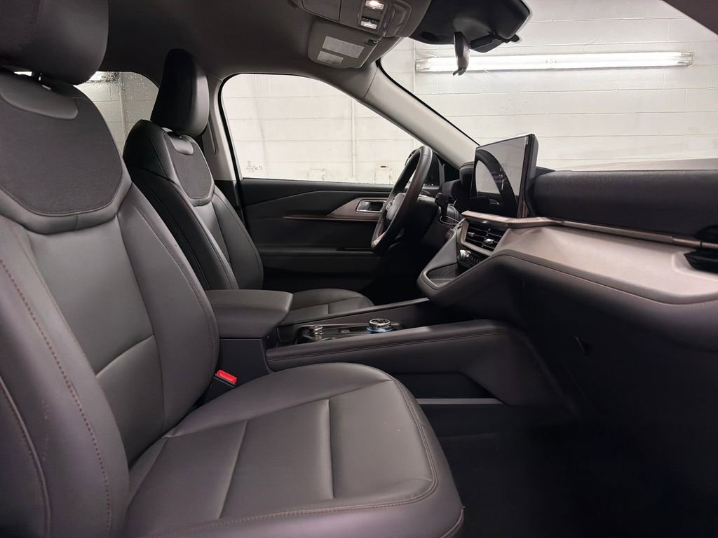 New 2026 Ford Explorer Active w/ Active Comfort Package RWD image 28