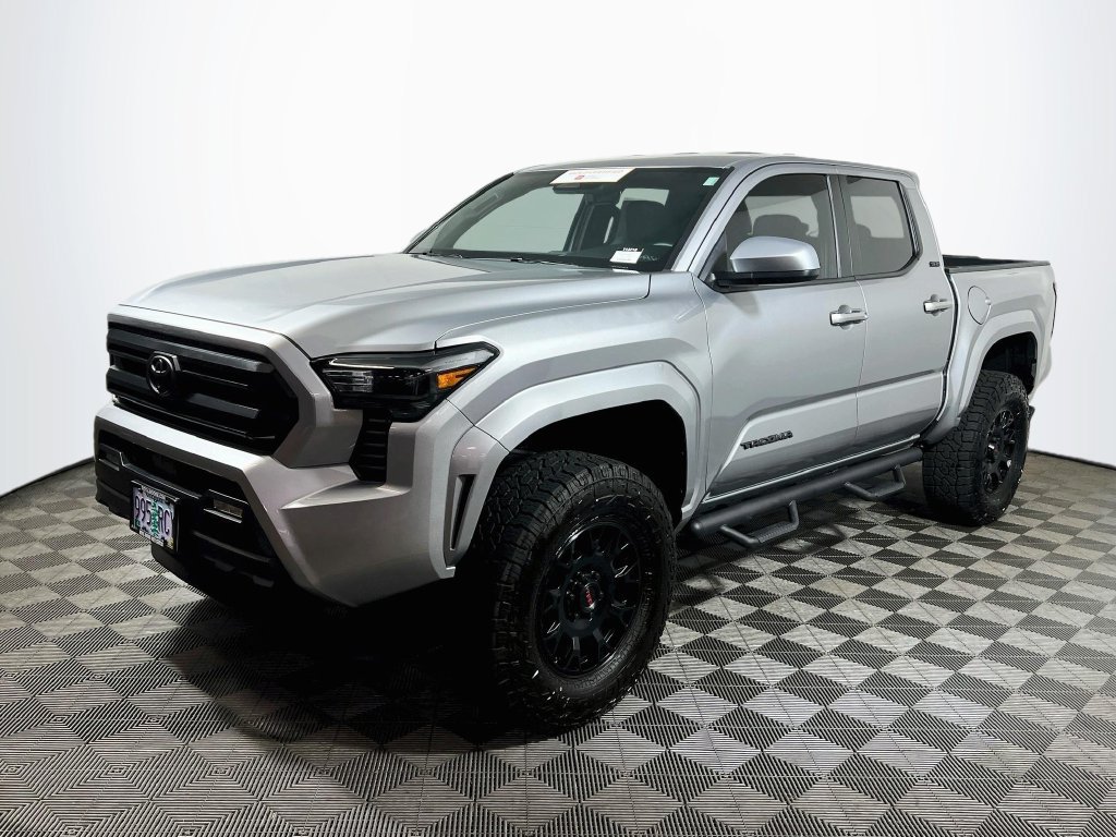 Certified 2025 Toyota Tacoma SR5 AWD/4WD image 3