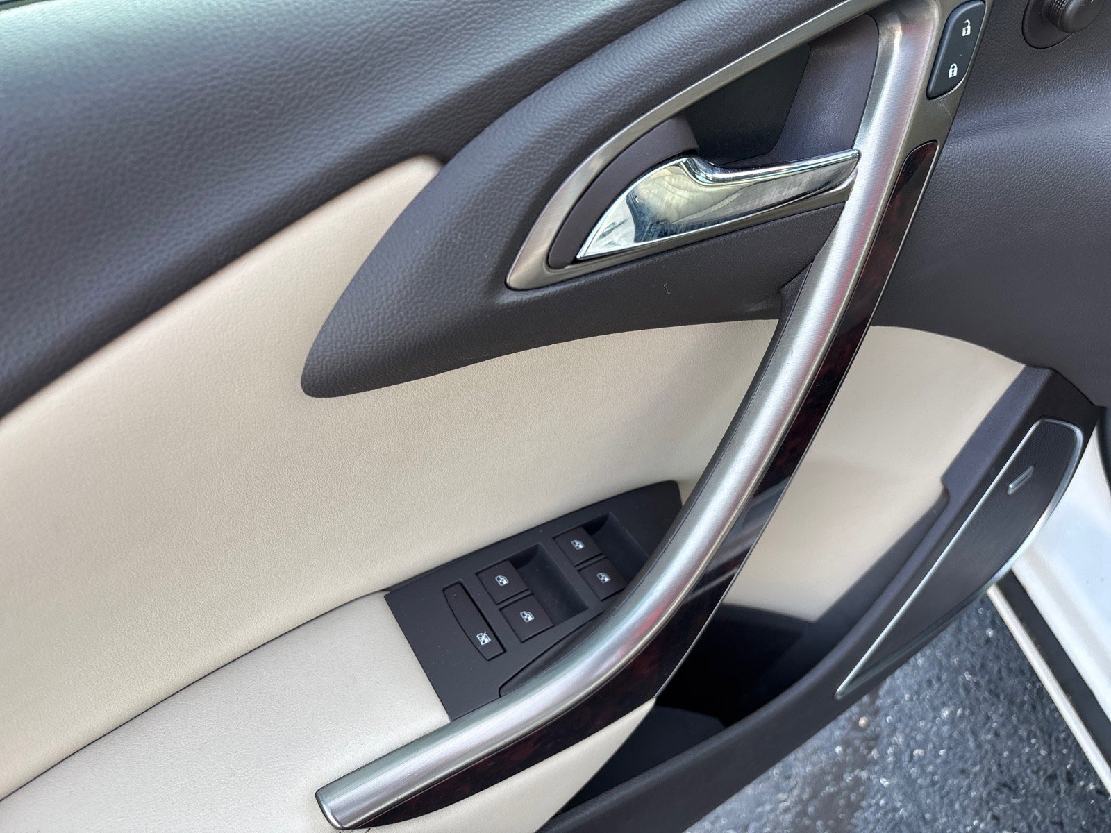 Used 2015 Buick Verano Leather w/ Experience Buick Package image 11