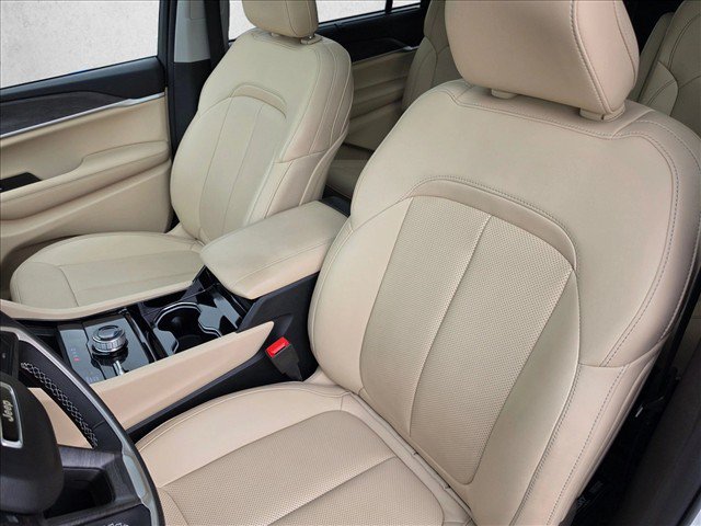 Used 2023 Jeep Grand Cherokee L Limited w/ Luxury Tech Group II AWD/4WD image 25