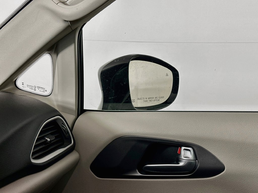 Certified 2024 Chrysler Pacifica Touring-L FWD image 27