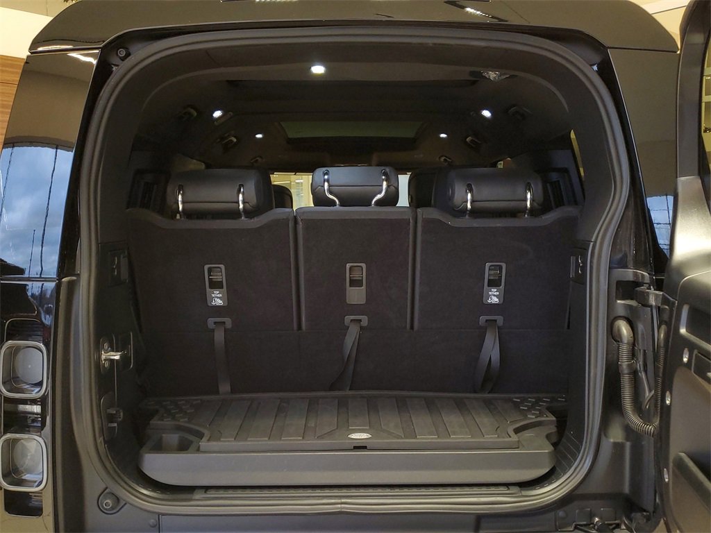 Used 2024 Land Rover Defender 130 X image 31