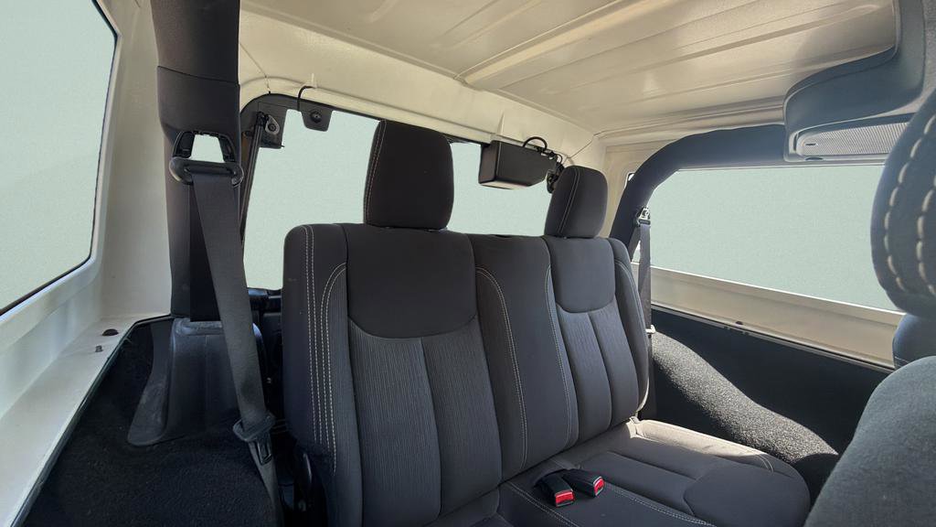 Used 2018 Jeep Wrangler Sahara w/ Connectivity Group AWD/4WD image 30