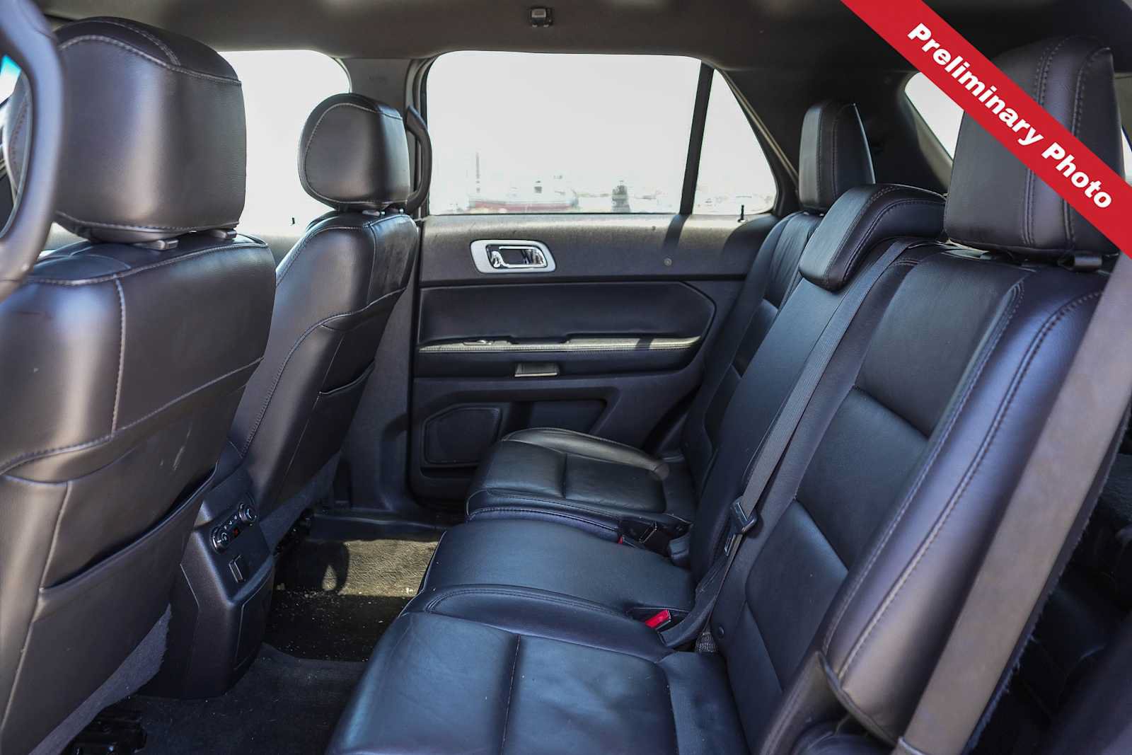 Used 2015 Ford Explorer XLT w/ Equipment Group 202B FWD image 11