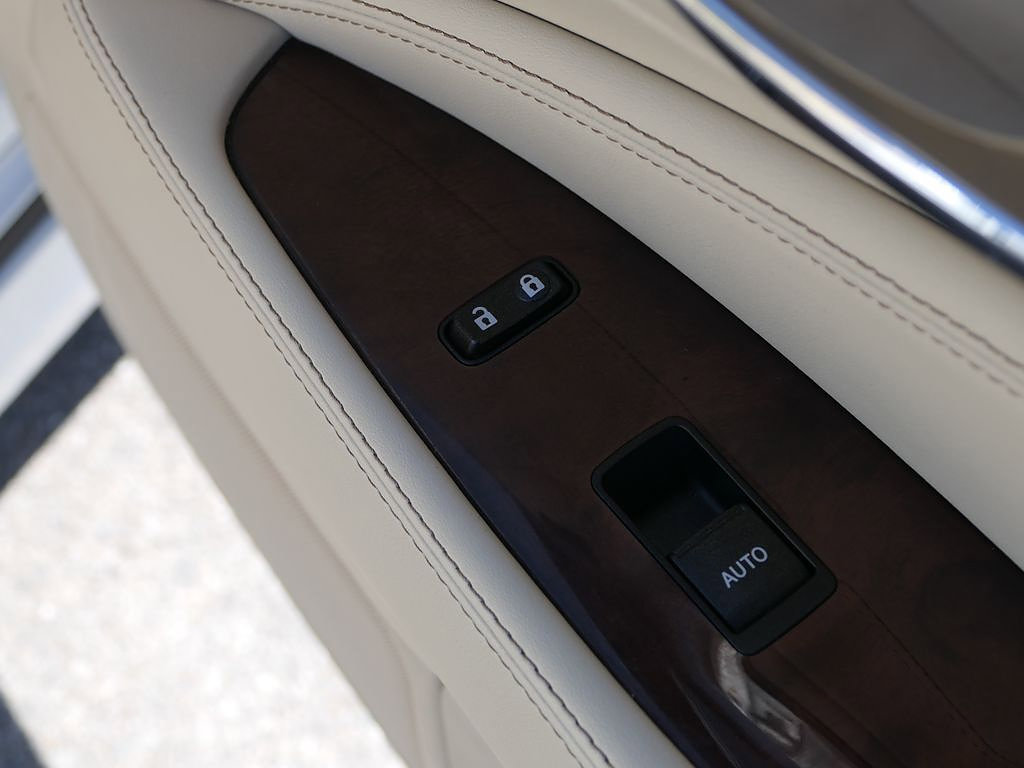 Used 2014 Lexus LS 460 w/ Comfort Package RWD image 26