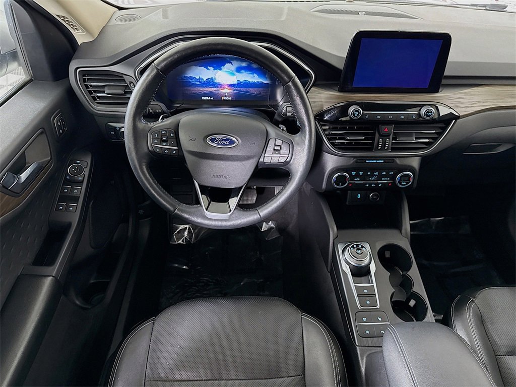 Used 2020 Ford Escape Titanium image 3