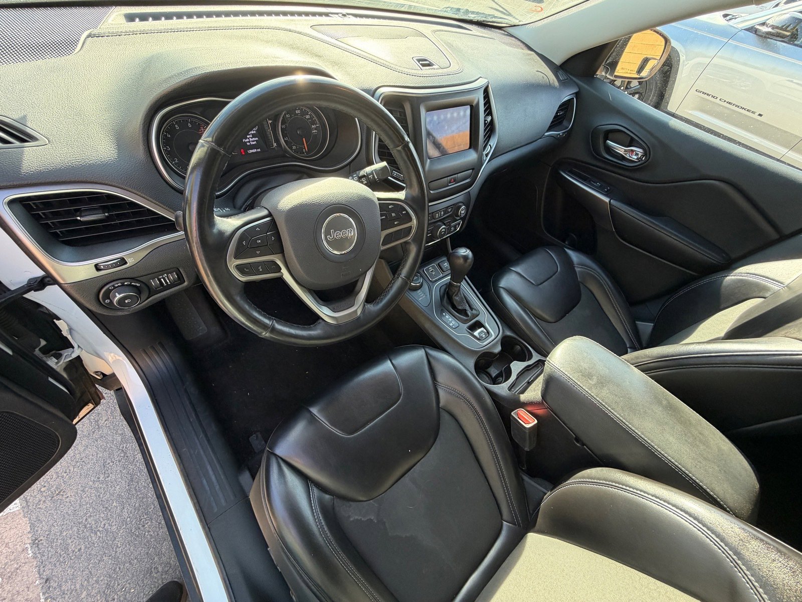 Used 2019 Jeep Cherokee Latitude Plus w/ Cold Weather Group image 7