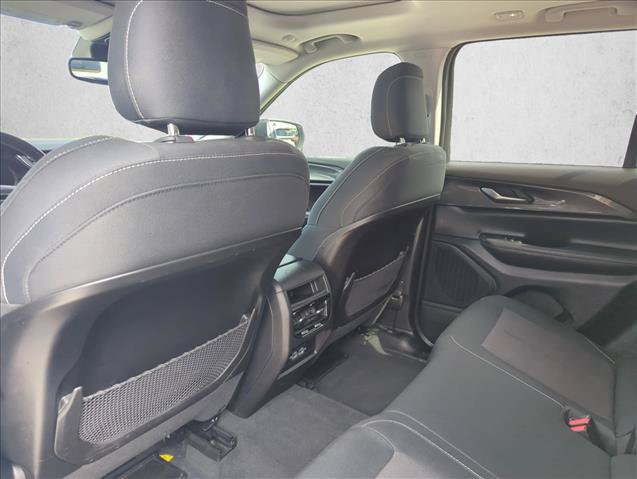 Used 2023 Jeep Grand Cherokee Laredo RWD image 18