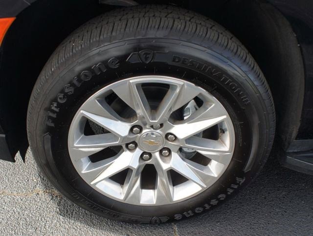 Used 2024 Chevrolet Suburban Premier RWD image 25
