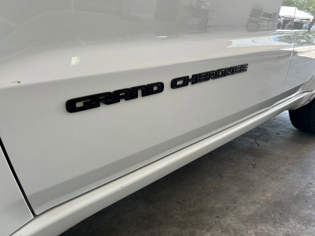 Used 2018 Jeep Grand Cherokee Altitude AWD/4WD image 14