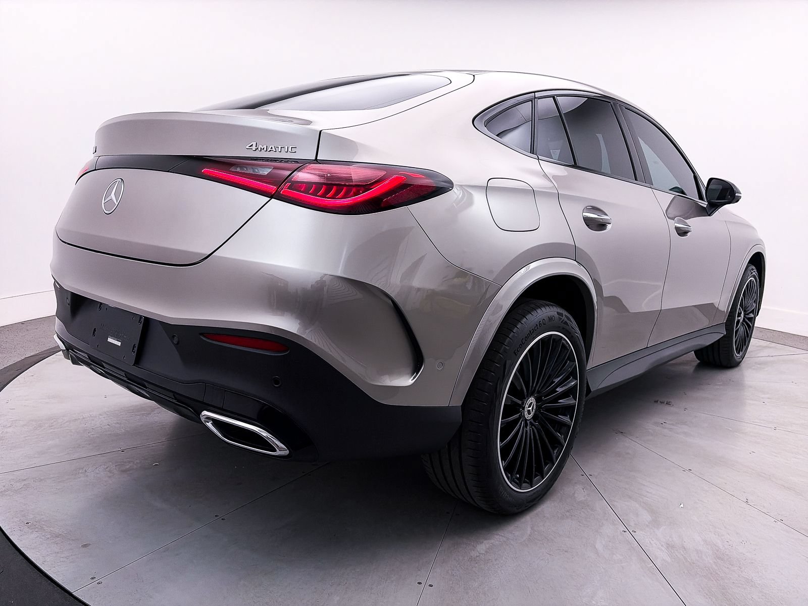 Used 2024 Mercedes-Benz GLC 300 4MATIC w/ AMG Line image 16