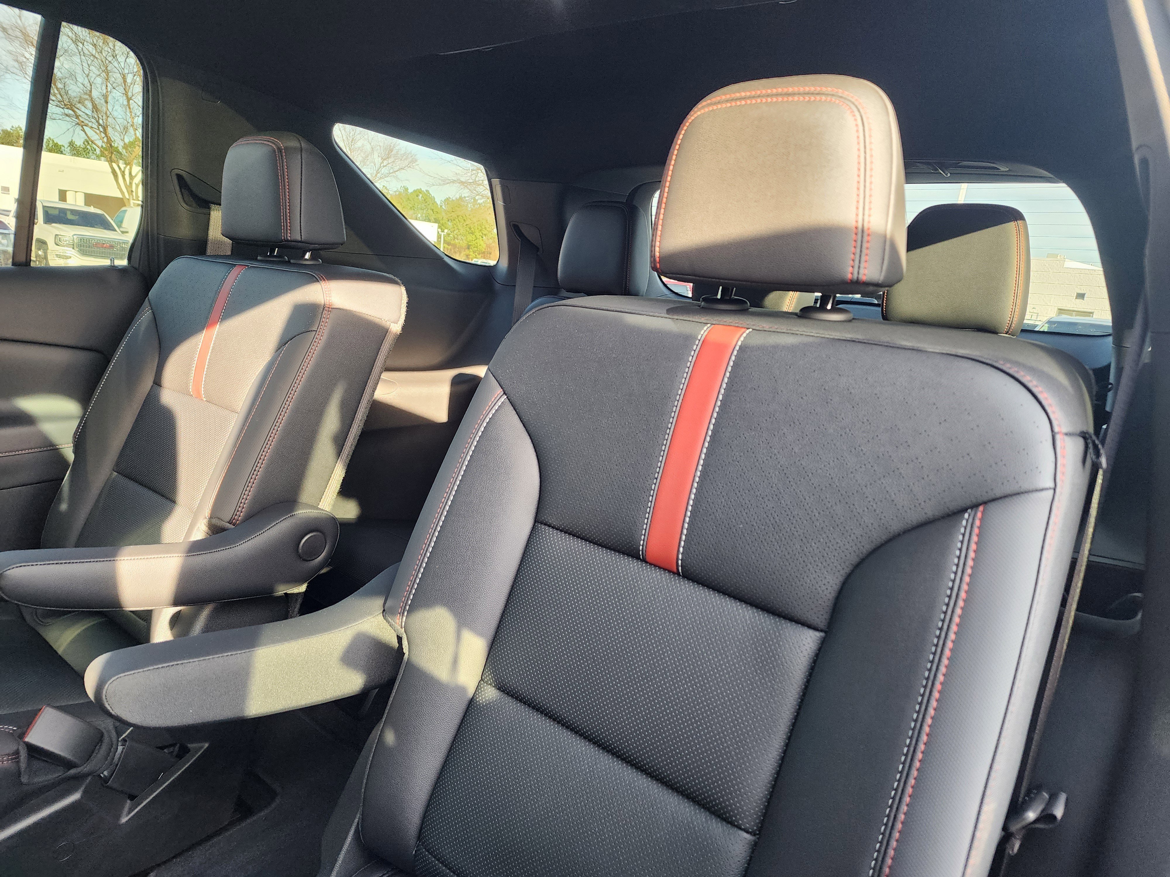 Used 2025 Chevrolet Traverse RS image 14