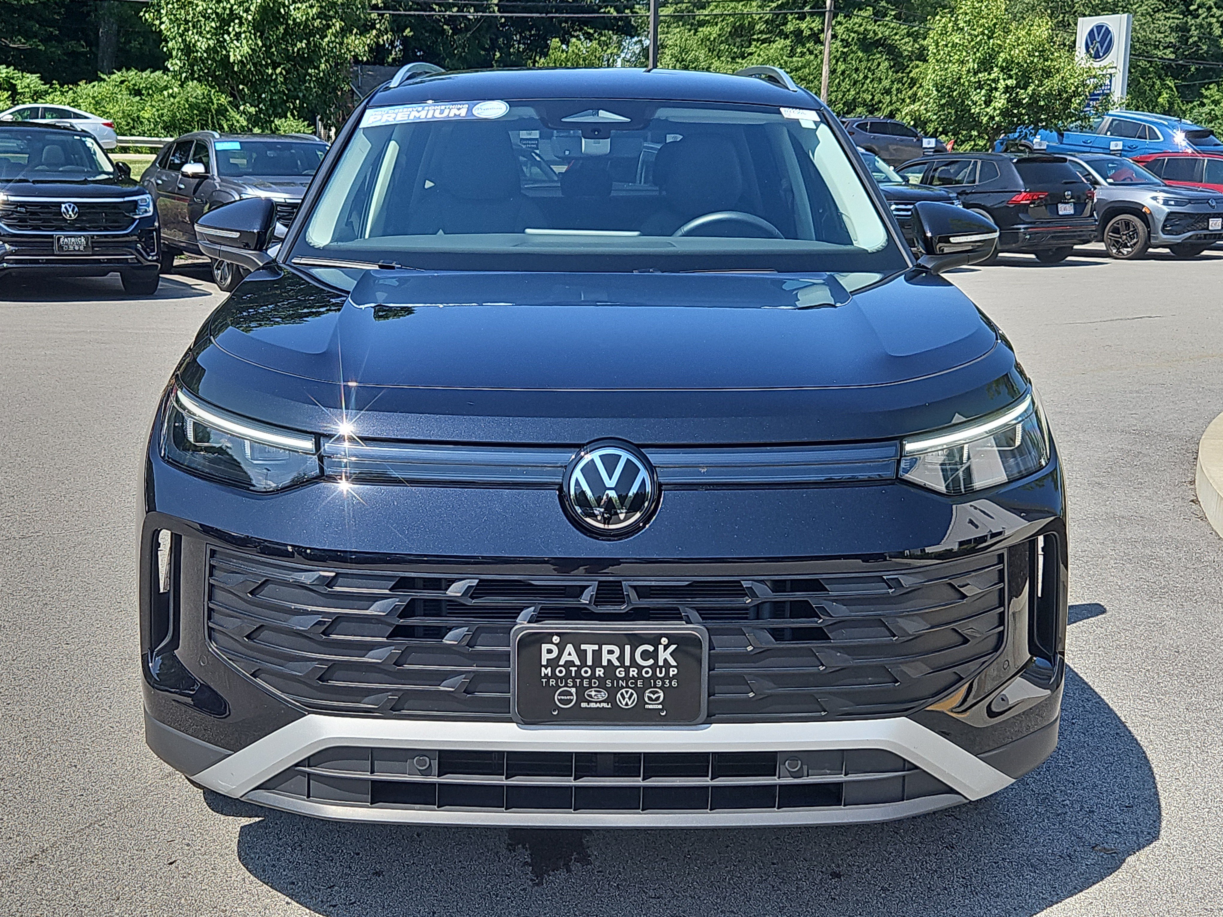 Used 2026 Volkswagen Tiguan SE AWD/4WD image 2