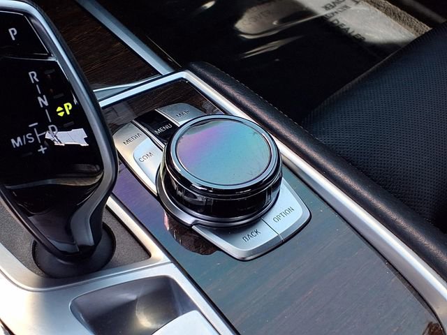 Used 2020 BMW 740i w/ M Sport Package image 18