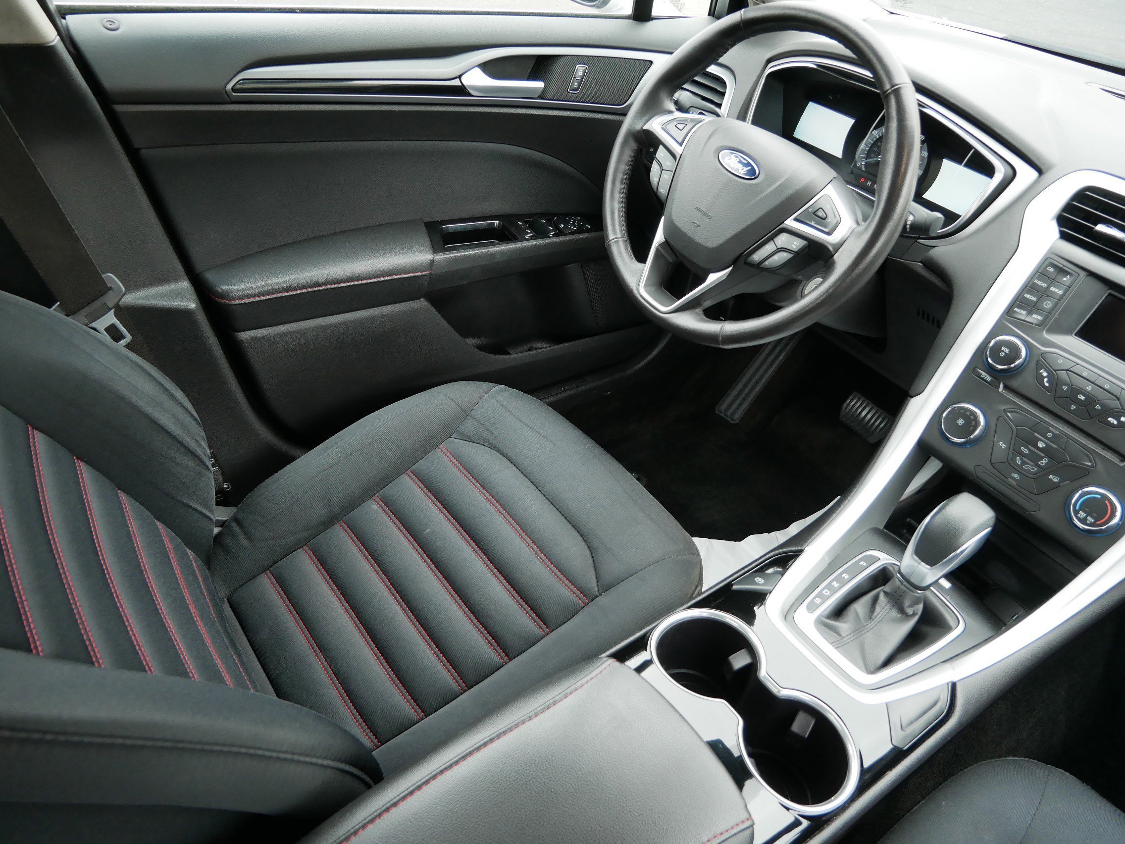 Used 2016 Ford Fusion SE image 9