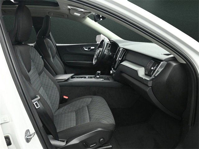 Used 2023 Volvo XC60 B5 Core image 21