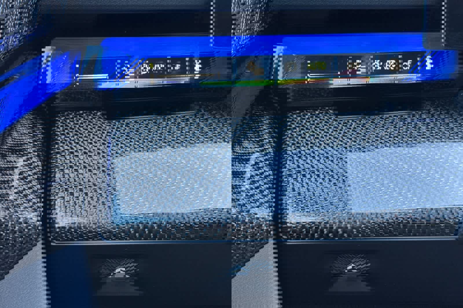 Used 2025 BMW M5 w/ Carbon Package image 31