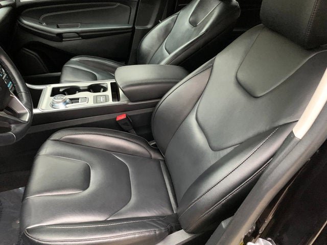 Used 2022 Ford Edge Titanium AWD/4WD image 18