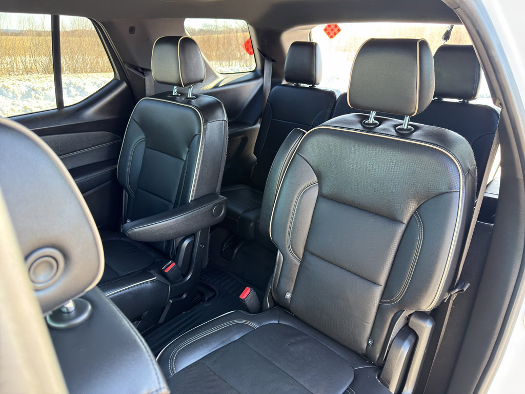 Used 2022 Chevrolet Traverse Premier w/ Redline Edition AWD/4WD image 39