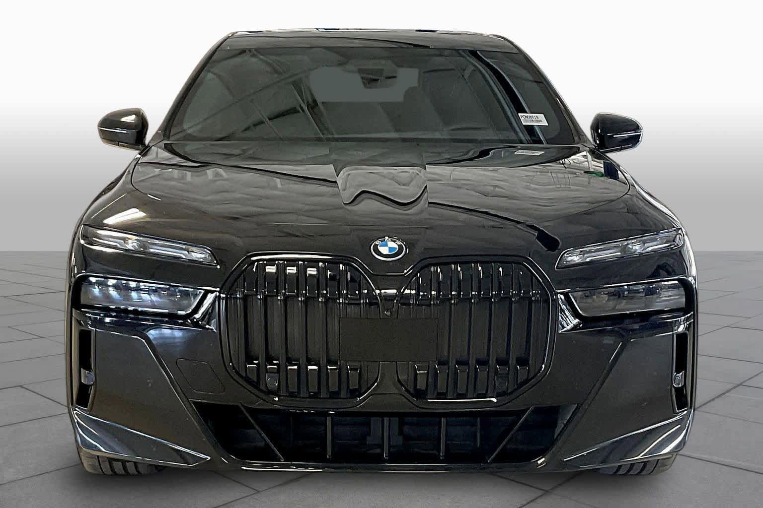 Used 2023 BMW i7 xDrive60 w/ Executive Package 2 image 3