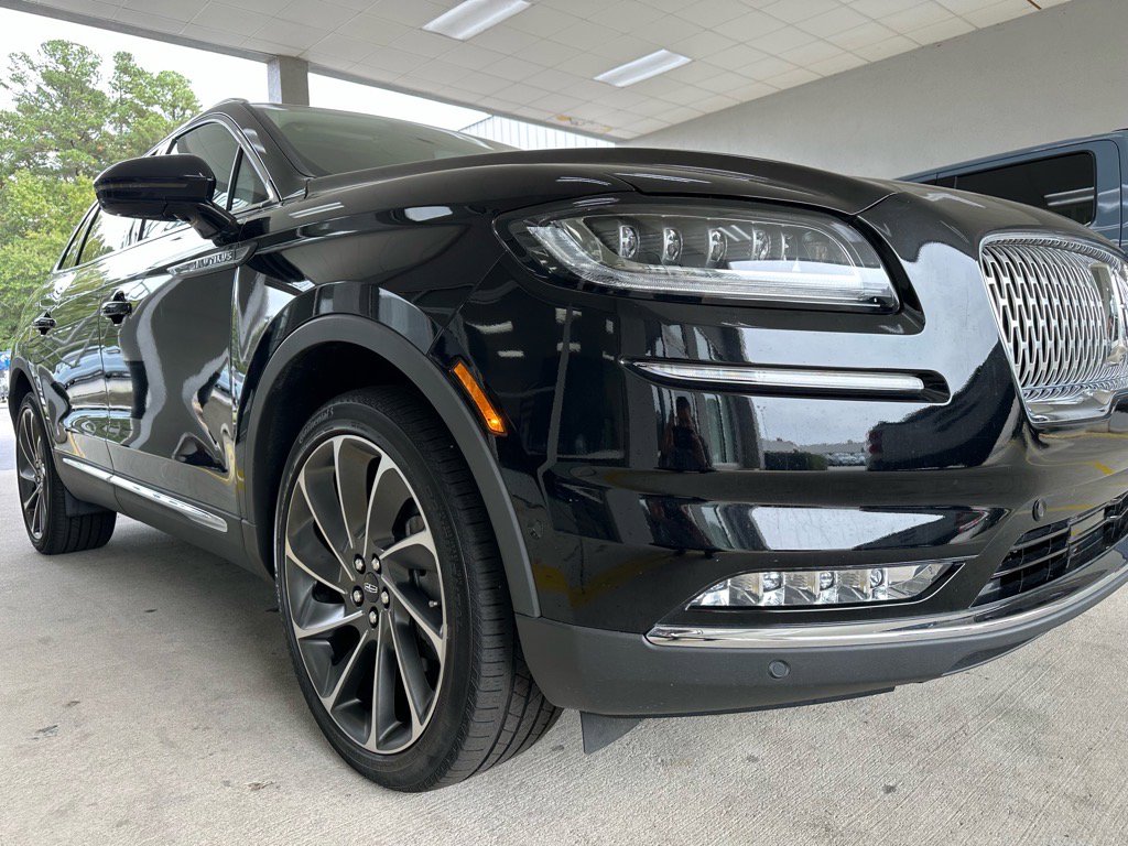 Used 2022 Lincoln Nautilus Reserve w/ Equipment Group 202A image 9