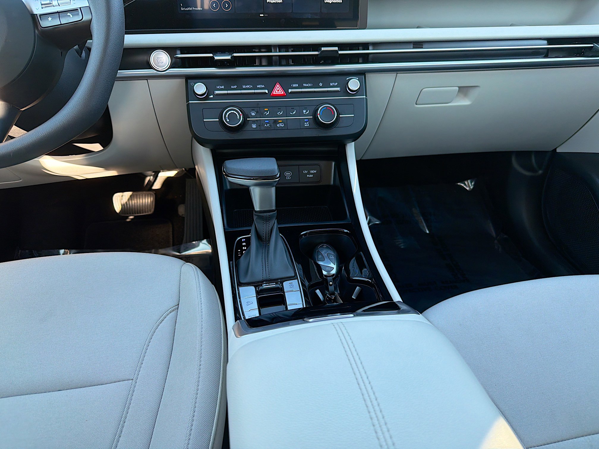 Used 2025 Hyundai Tucson SE image 18