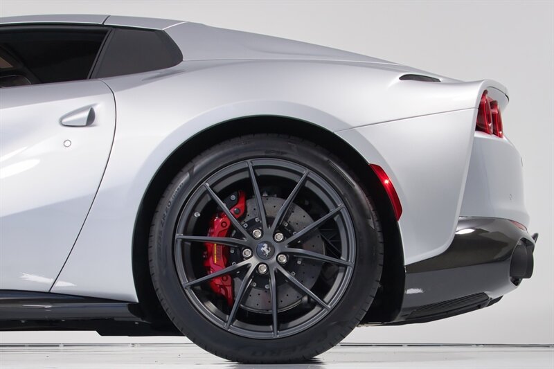 Used 2023 Ferrari 812 GTS RWD image 8