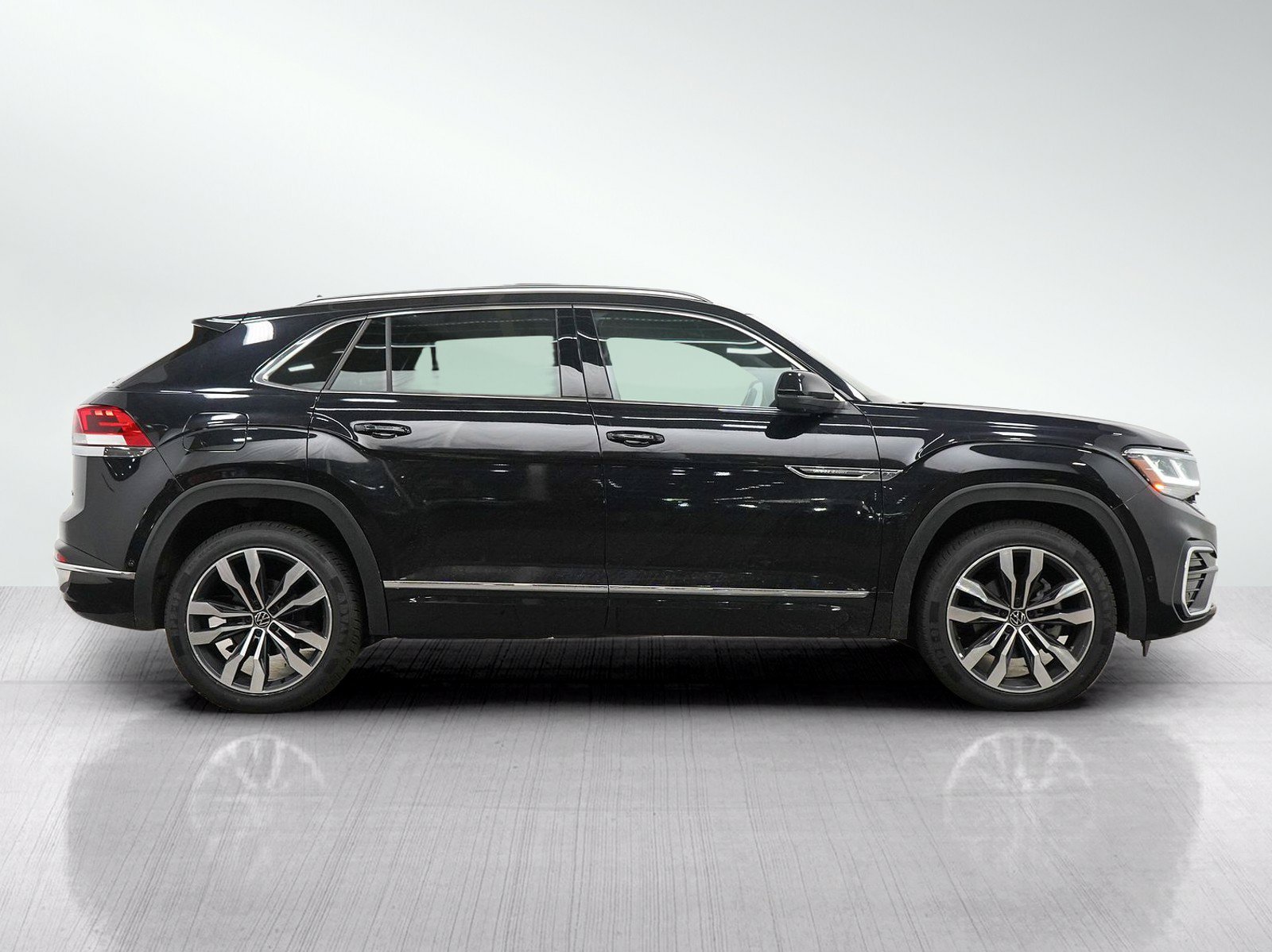 Used 2023 Volkswagen Atlas Cross Sport SEL Premium R-Line AWD/4WD image 7