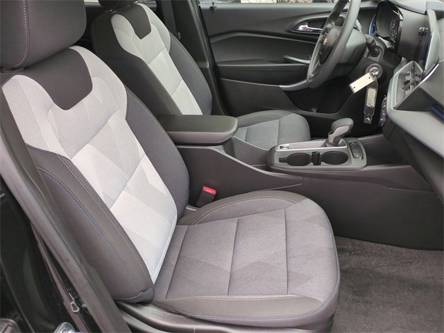 Used 2024 Chevrolet Trax LS image 25