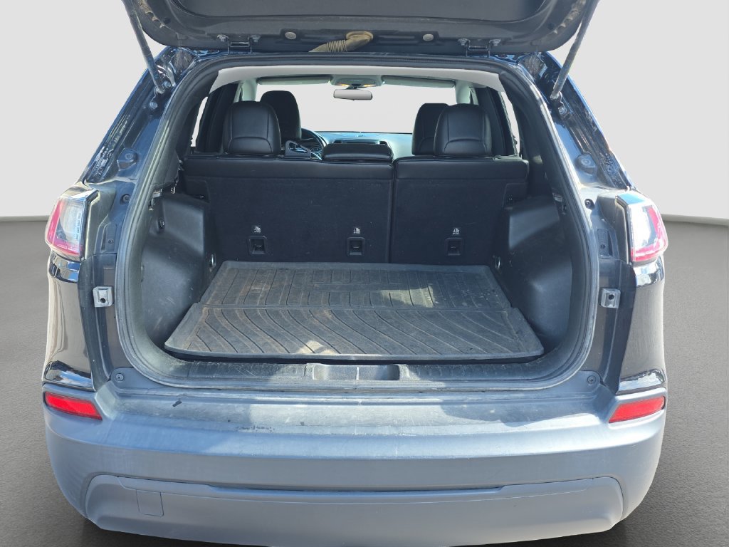 Used 2019 Jeep Cherokee Latitude Plus AWD/4WD image 17