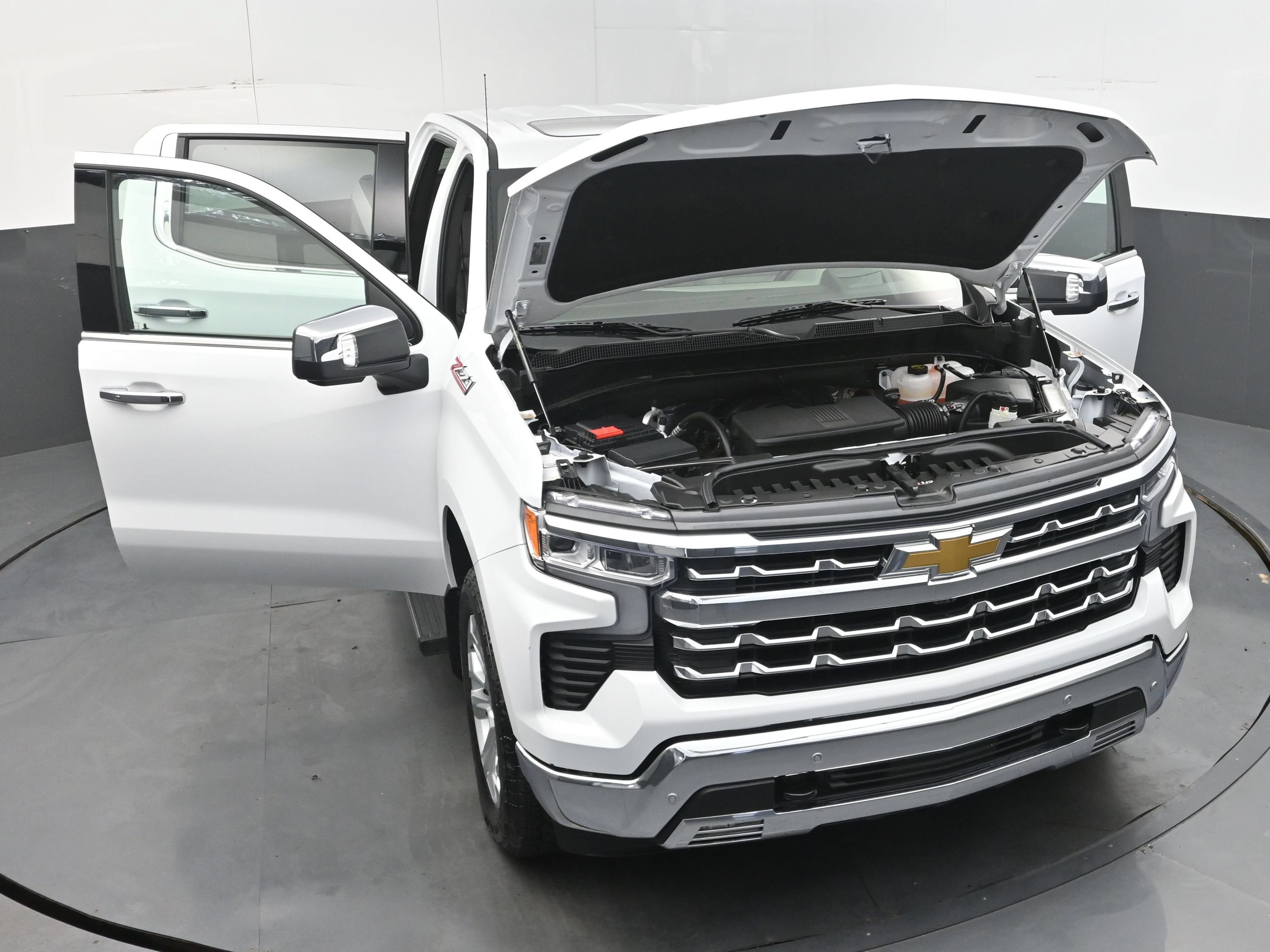 Used 2025 Chevrolet Silverado 1500 LTZ w/ LTZ Premium Package AWD/4WD image 36