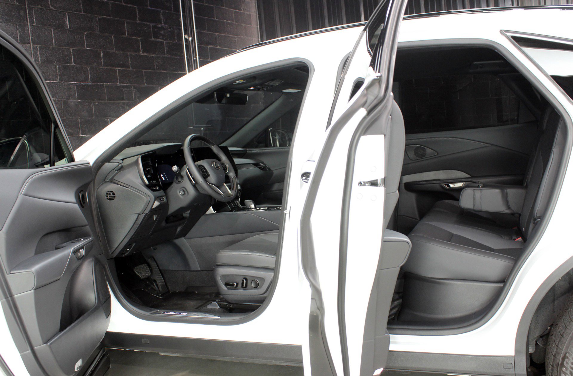 Used 2025 Lexus RX 350 F Sport w/ Convenience Package image 26